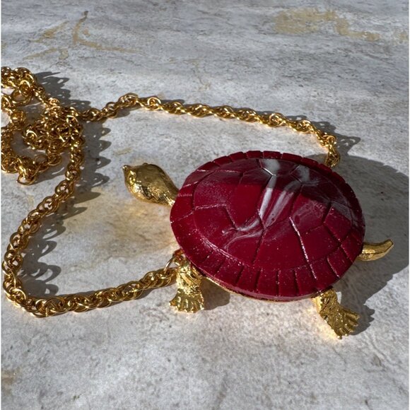 Vintage 1960s Signed Celebrity Gold Turtle Necklace with Marbled Shell - Picture 3 of 6